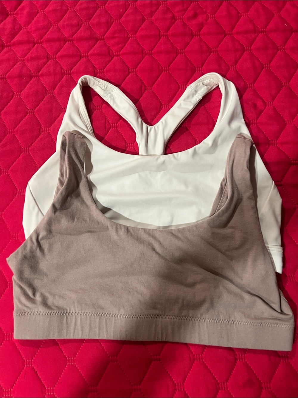 Quince Seamless Racerback Sports Bras - White & Tan